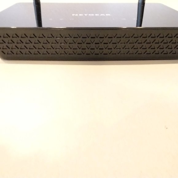 Netgear Wireless Desktop Access Point WAC104 - WiFi 5 Dual-Band AC1200 - Black - Picture 2 of 9